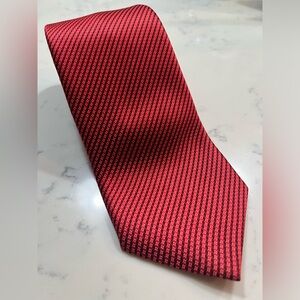 Excellent used condition men’s red silk necktie by Ermenegildo Zegna.